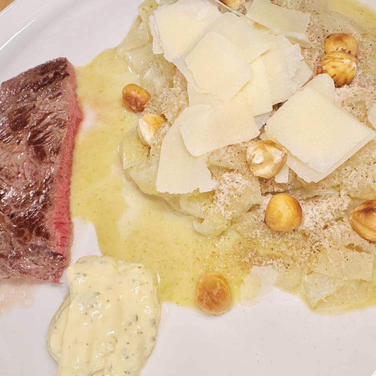 Assiette de Bœuf + Tagliatelles de Konjac sauce Forestière et Noisettes + Copeaux de Grana Panado | Ariel Keto